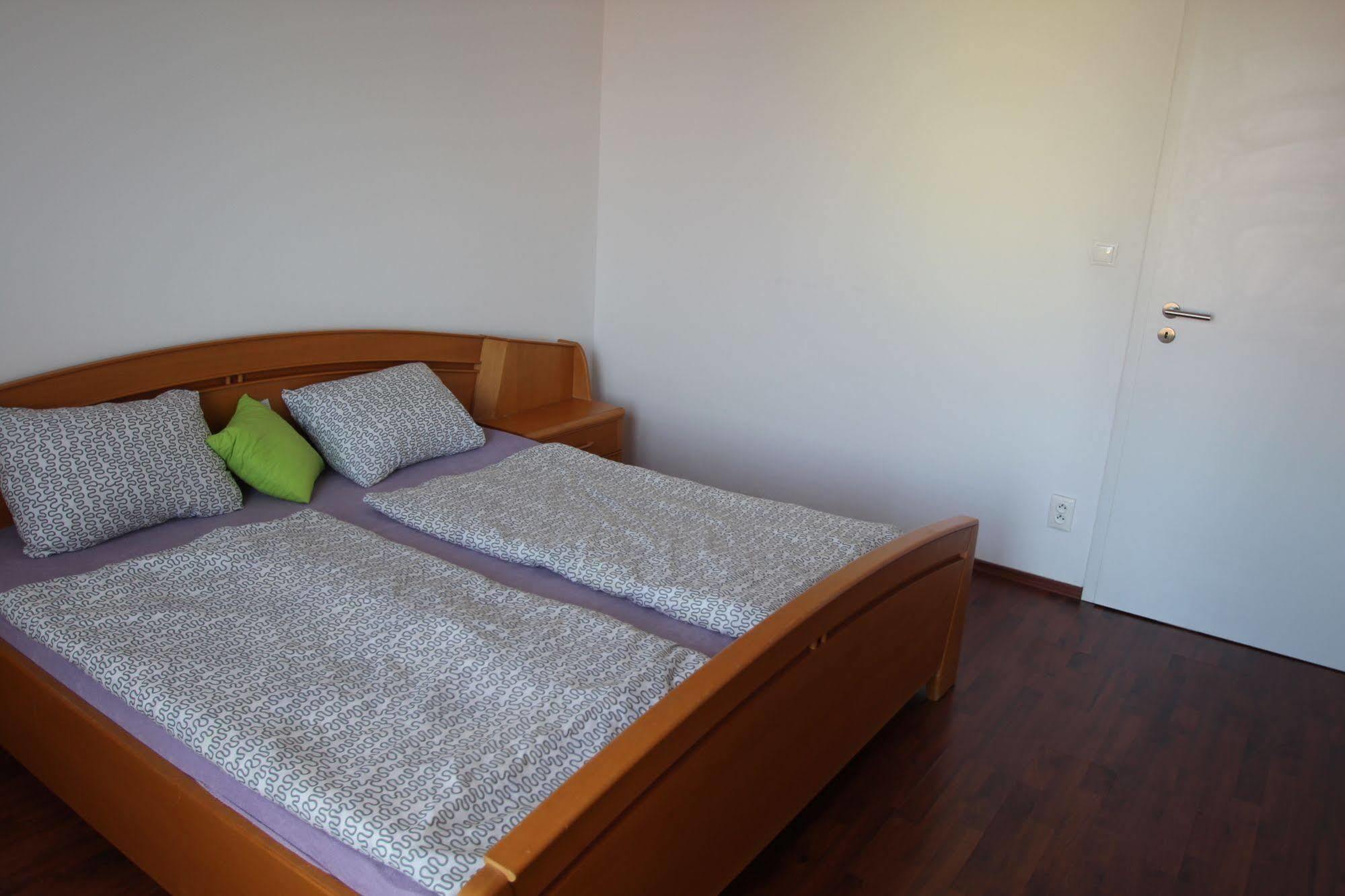 Apartman Halex Centrum City Aupark Пьештяни Экстерьер фото